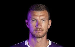 Fenerbahçe'nin eski golcüsü Edin Dzeko, Fiorentina'dan ayrılıyor! İki talip birden...