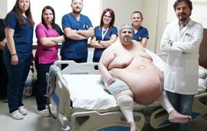 310 kiloya ulaşan adamın dramı son buluyor! Hastaneden yürüyerek taburcu oldu