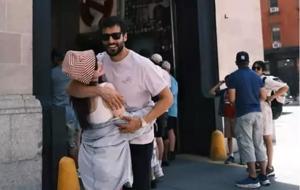 Serkan Çayoğlu ve Özge Gürel New York'ta Aşk Dolu Anlar Yaşadı! Sürpriz Fotoğraf Gündem Oldu