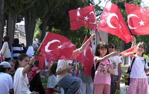 15 Temmuz şehitleri kabri başında anıldı: Hiç bir zaman unutulmayacaklar