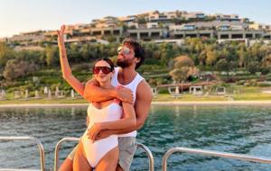 CAN YAMAN TÜRKİYE'Yİ ÖZLEDİ! Sevgilisi Sara ile Bodrum'da aşka geldiler!