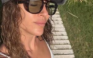 Sinem Kobal'dan Büyüleyici Tatil Paylaşımı! Beyaz Bikinisiyle Sanal Medyayı Salladı