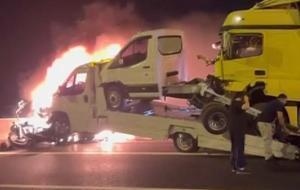 Gaziantep'te korkunç kaza! Yol kenarındaki motosiklet ve çekiciye çarptı: 1 ölü, 1 ağır yaralı