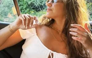 Sahra Şaş, Yunanistan Tatilinde Paylaştığı Pozlarla Sanal Medyayı Bomba Gibi Salladı!
