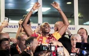 Osimhen Galatasaray'da! Taraftar önünde imza atacak