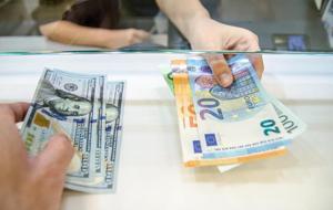 Euro dolar karşısında hız kazanıyor! İşte yeni tahminler...