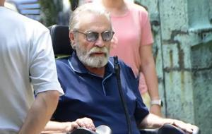 Haluk Bilginer Tekerlekli Sandalyede! Can Dostum Filmi İçin Çekim Yaptı