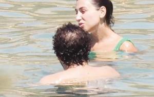 Hasan Can Kaya ve Sevgilisi Bodrum’da Tatilin Tadını Çıkarıyor