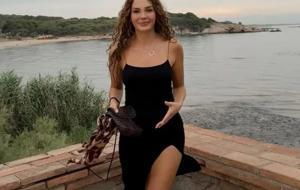 Ebru Şahin'den Cesur Tatil Paylaşımı! Bikinili Pozları Sanal Medyada Olay Oldu
