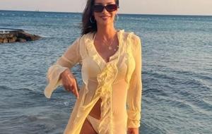 2009 Türkiye Güzeli Ebru Şam’dan Çeşme’de İddialı Bikinili Paylaşımı! Sanal Medyayı Salladı