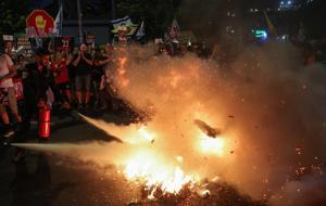 İsrail’de hayat durma noktasında: Rehine ailelerinden protesto, grev dalgası büyüyor...