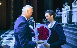 BOLŞOY’UN 350 KİŞİLİK DEV KADROSU İSTANBUL’DA AYAKTA ALKIŞLANDI