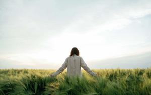 Yeşilin Gücü: Doğayla İç İçe Yaşayanlar Neden Daha Mutlu ve Sağlıklı?