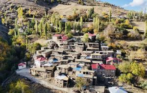 Bitlis'in tarihi taş evlerinde sonbahar güzelliği