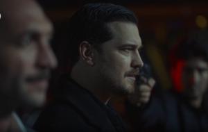 MEKANIN SAHİBİ GERİ GELDİ! SİZ HEPİNİZ YETİMLER TEK!