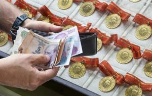 Gram Altın Fiyatı Düşüşte: Merkez Bankası'nın Altın Hamlesi Piyasayı Nasıl Etkiliyor?