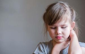 Her boğaz ağrısı antibiyotik gerektirmez! Yanlış kullanım özellikle çocukların hayatını riske atıyor