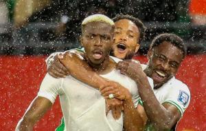 Victor Osimhen endişesi! Devre arasında gözyaşlarını tutamadı...