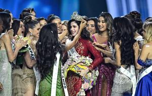 Miss Universe 2025'te yer yerinden oynadı! En çalkantılı güzellik yarışması: Sedyeyle taşınanlar, jüri şoku, ırkçı sözler... Kaos dolu süreç sonunda taç sahibini buldu