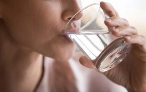 Vücut Susuz Kalınca Bakın Neler Oluyor? Kışın Su İçmek İçin Susamayı Beklemeyin! Günde Ne Kadar Su İçmeliyiz?