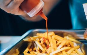 Bayıla Bayıla Yiyorsunuz Ama Karaciğeri Yağ Deposuna Dönüştürüyor! Bu Belirtilere Dikkat! Karaciğeriniz Alarm Veriyor Olabilir