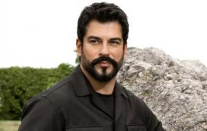 Burak Özçivit Rusya’da “kral” seçildi! 20 milyon TL’lik iddia gündem oldu