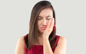 Diş Etlerindeki Yanma ve Ağrı Farklı Sorunların Habercisi Olabilir!