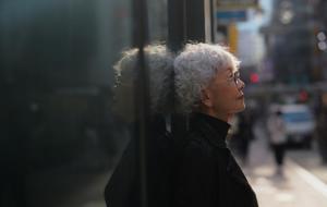 O ülkenin 'en acil krizi' oldu: Demans! GPS bilekliklerden robot bakıcılara çözüm arayışı…