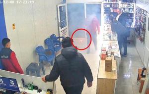 Tamire getirilen cep telefonu alev aldı