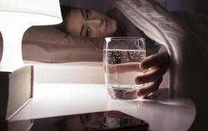 Geceleri Odanıza Bir Bardak Su Koyun, Çünkü… Bu Etkisini Çoğu Kişi Bilmiyor! Grip, Zatürre, RSV, Covid-19 Alarmı! Kış Geldi, Risk 3 Kat Arttı, Aciller Doldu Taştı