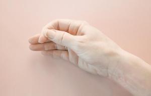 Hem tırnakları güçlendiriyor hem de etleri nemlendiriyor! Hazırlaması çok kolay: İşte 4 malzemeli basit karışım