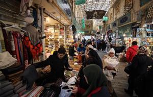 Döviz ateşi Tahran'ı sardı: İran'da esnaf kepenk indirdi! Protestolarda rejim ve hükümet aleyhine sloganlar atıldı...