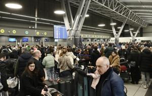 Yunanistan'da kriz: Pilotlar ile iletişim koptu! Hava trafiği felç, uçuşlar aksadı...