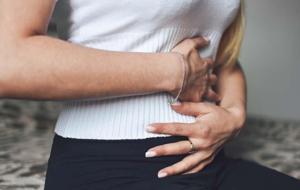 Mideden Göğüs Ortasına Yayılan Yanma ve Ağza Acı Su Gelmesi... Belirtilere Dikkat! Bakın Hangi Hastalığı İşaret Ediyor