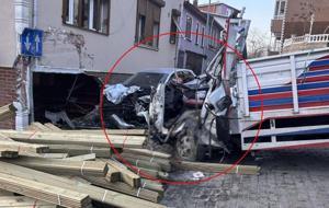 Kamyon dükkana girdi, dehşet saçtı: Beykoz'da korkunç kaza! 1'i turist 2 ölü