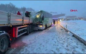 Tokat-Sivas yolunda feci kaza! Yolcu otobüsü TIR’a çarptı