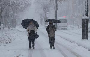Meteoroloji’den peş peşe uyarılar: Kar, yağmur ve sis birlikte geliyor! İşte bölge bölge hava durumu...