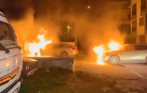 Park halindeki otomobil ve cip alev alev yandı