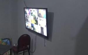 Polisler bile gördüklerine inanamadı! Duvarların içinde gizli bölmeler, dışarıyı canlı izleyen 9 kamera