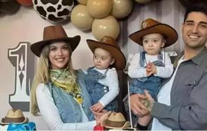 Yasemin Şefkatli’den Mutlu Aile Pozu! Amerika Tatilinden Paylaşım Yaptı