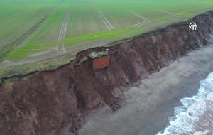 UÇURUM KENARINDA ASILI KALDI! Korkutan Görüntü: Soğuk Savaş Döneminden Kalma...