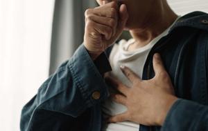 Gripten Sonra Uzayan Öksürüğün Gerçek Yüzü! Meğer Akciğerdeki O Krizin İlk Sinyaliymiş