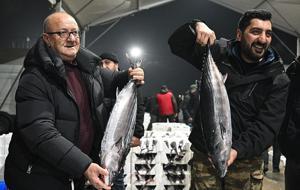 40 yıl sonra Marmara'ya geri döndü, balıkçının yüzü güldü: Fiyatı 8 bin liradan 3 bin 500 liraya düştü