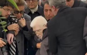 Haldun Dormen'in cenazesinde panik! Oyuncu İzzet Günay fenalaştı