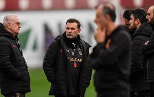 Galatasaray, orta saha için sürpriz ismi gündemine aldı!