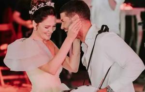 Aşkları doludizgin devam ediyor! Berk Oktay ve Yıldız Çağrı Atiksoy’dan sarmaş dolaş poz