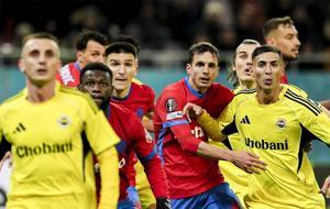 Fenerbahçeli futbolculara eleştiri: Sadece beden olarak sahadalar