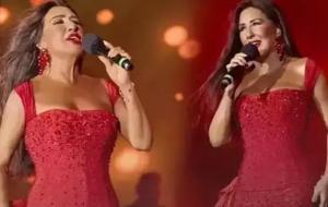 Nükhet Duru'nun Sahne Tarzı Göz Doldurdu! 71 Yaşında Gençlere Taş Çıkarttı