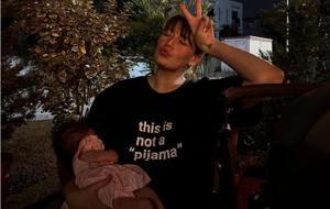 Gizem Karaca'dan Sevimli Anne-Kız Pozları