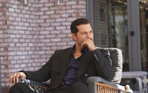 Boğaz Bile Tarafını Seçti: Eşref Tek